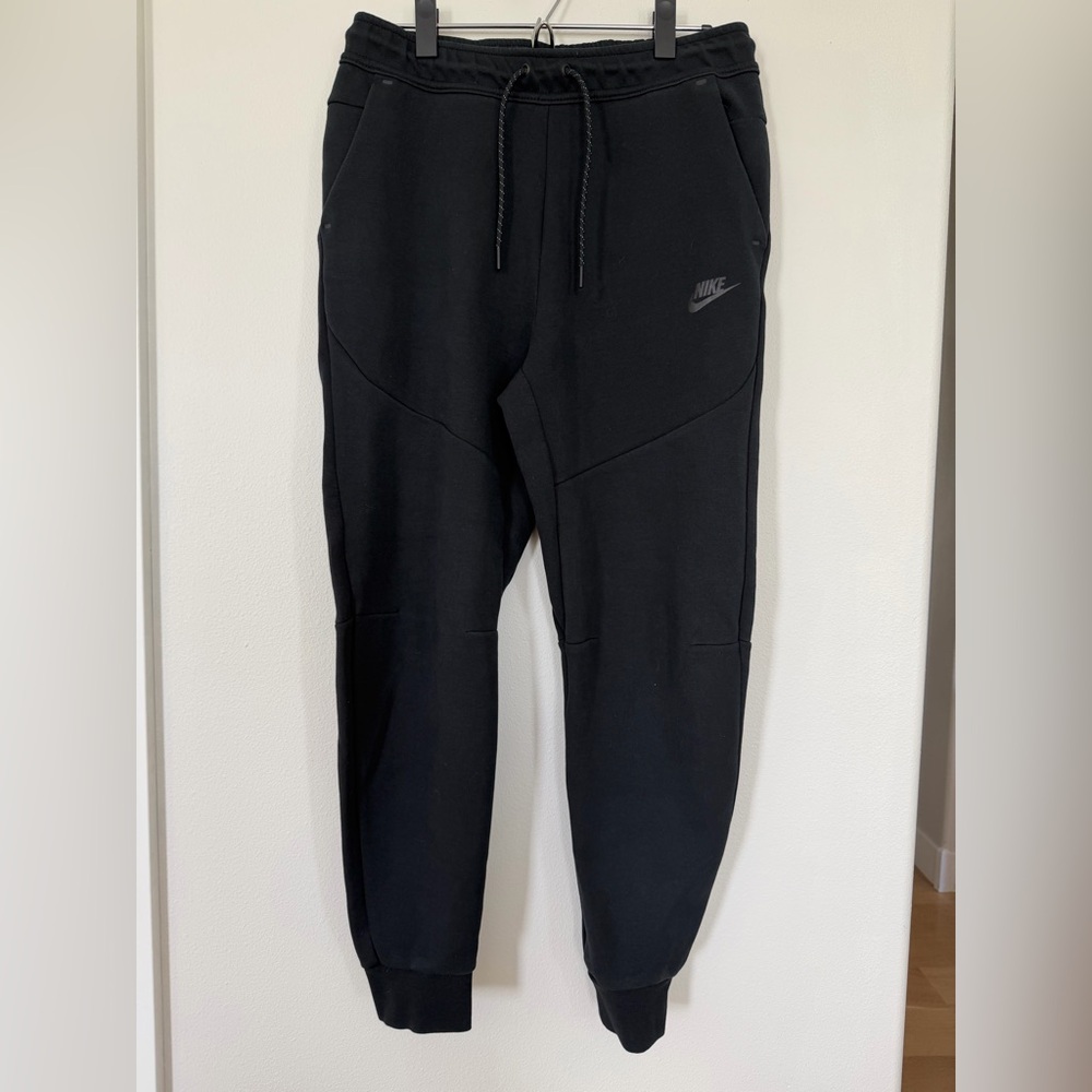 Mens Nike Tech Fleece Joggers size medium black